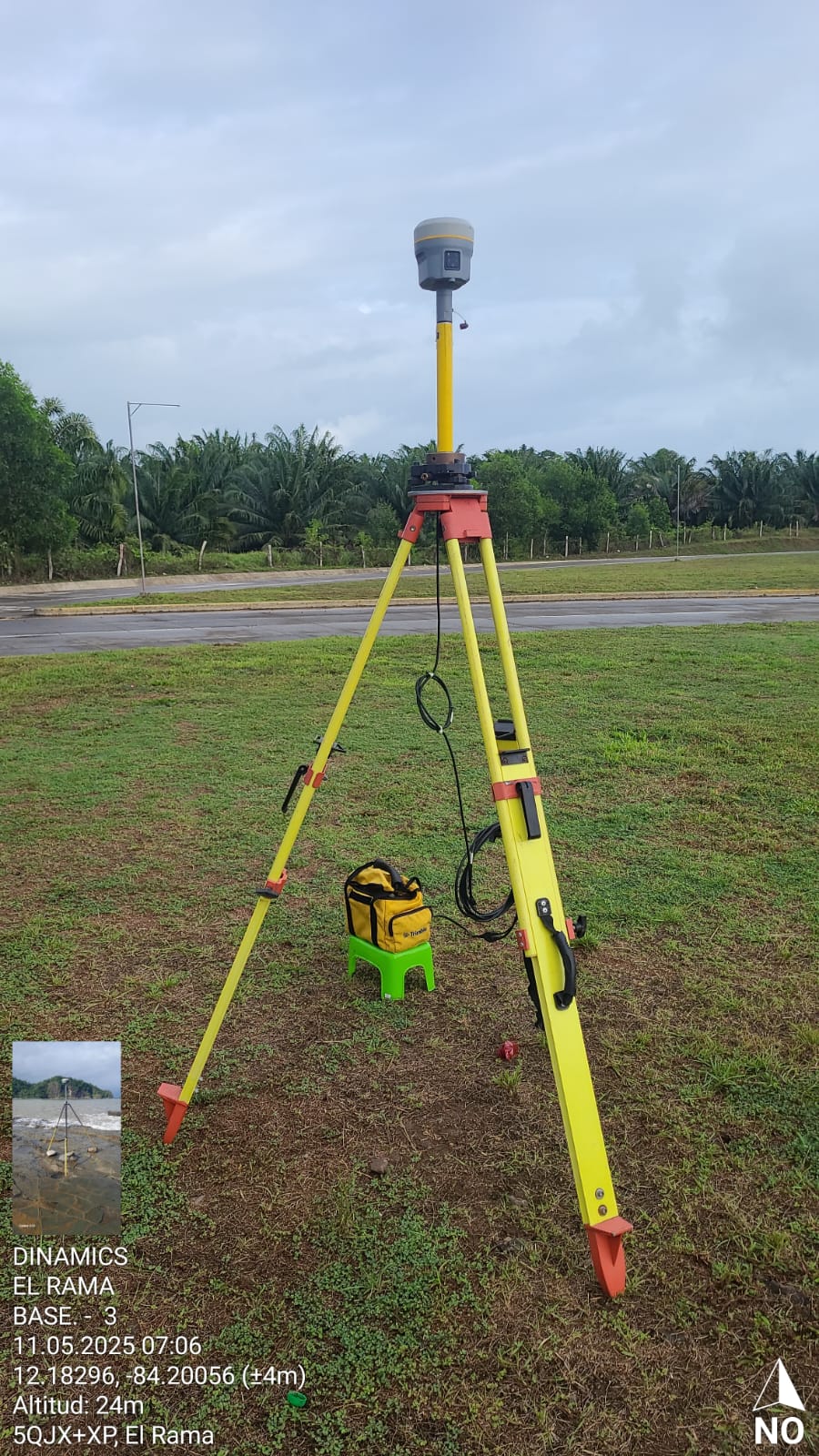 Estación base GNSS montada sobre trípode para levantamiento geodésico, El Rama, Nicaragua